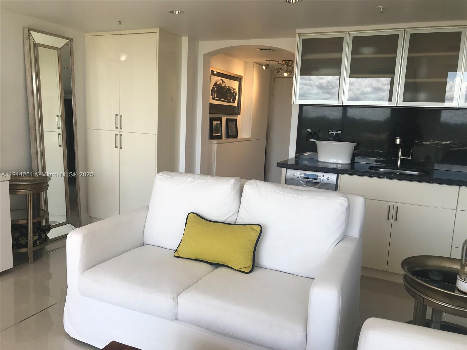 THE MUTINY CONDO - Residential Lease