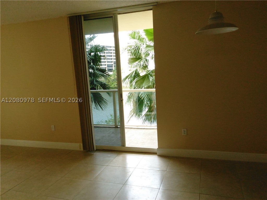 5091 NW 7 ST 402
