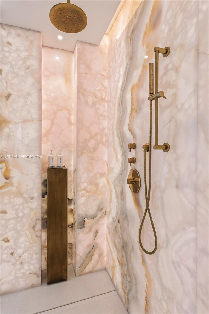 PARAMOUNT MIAMI WORLDCENT - Residential