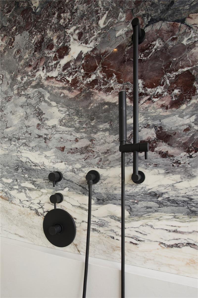 PARAMOUNT MIAMI WORLDCENT - Residential