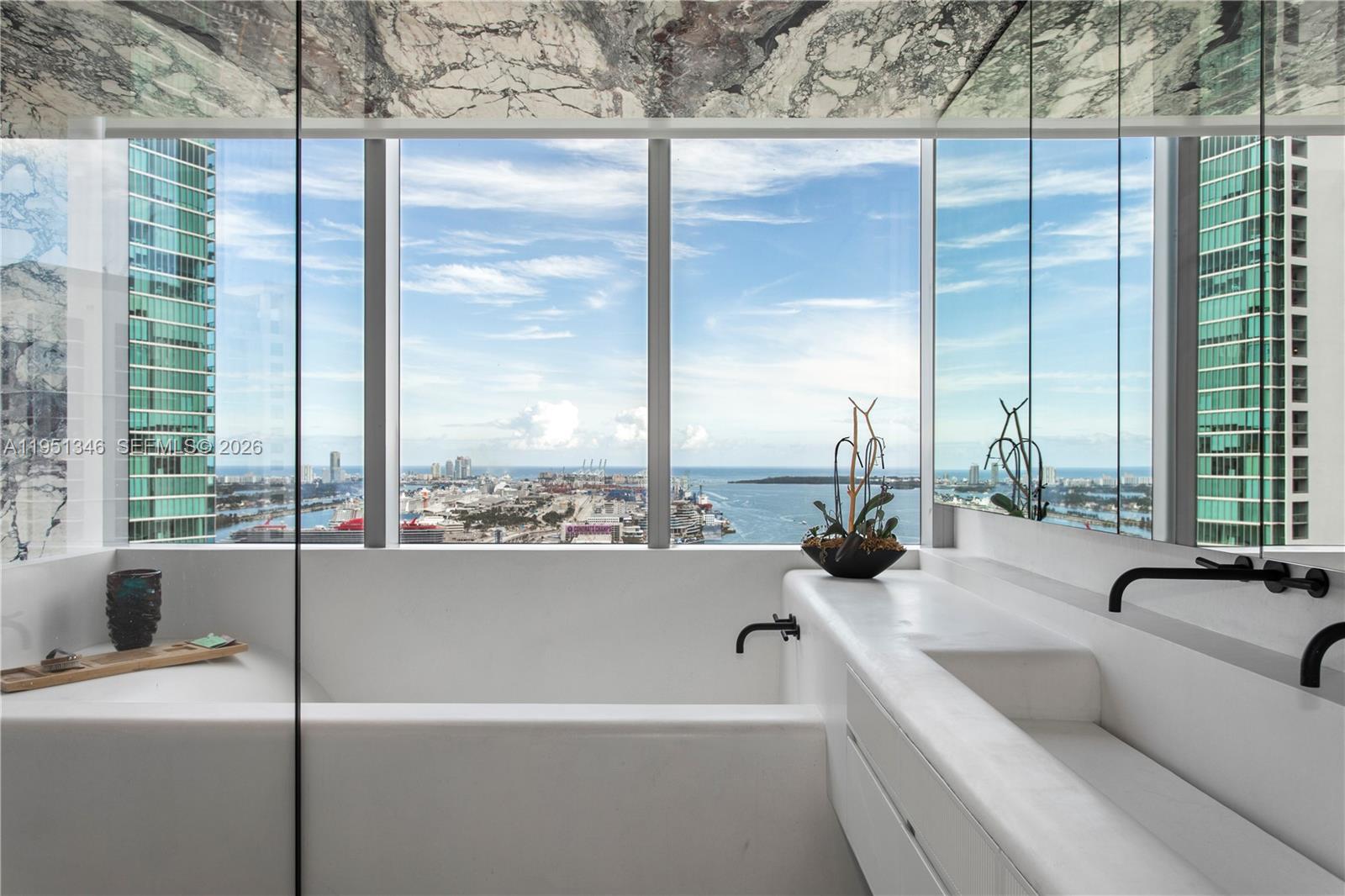 PARAMOUNT MIAMI WORLDCENT - Residential
