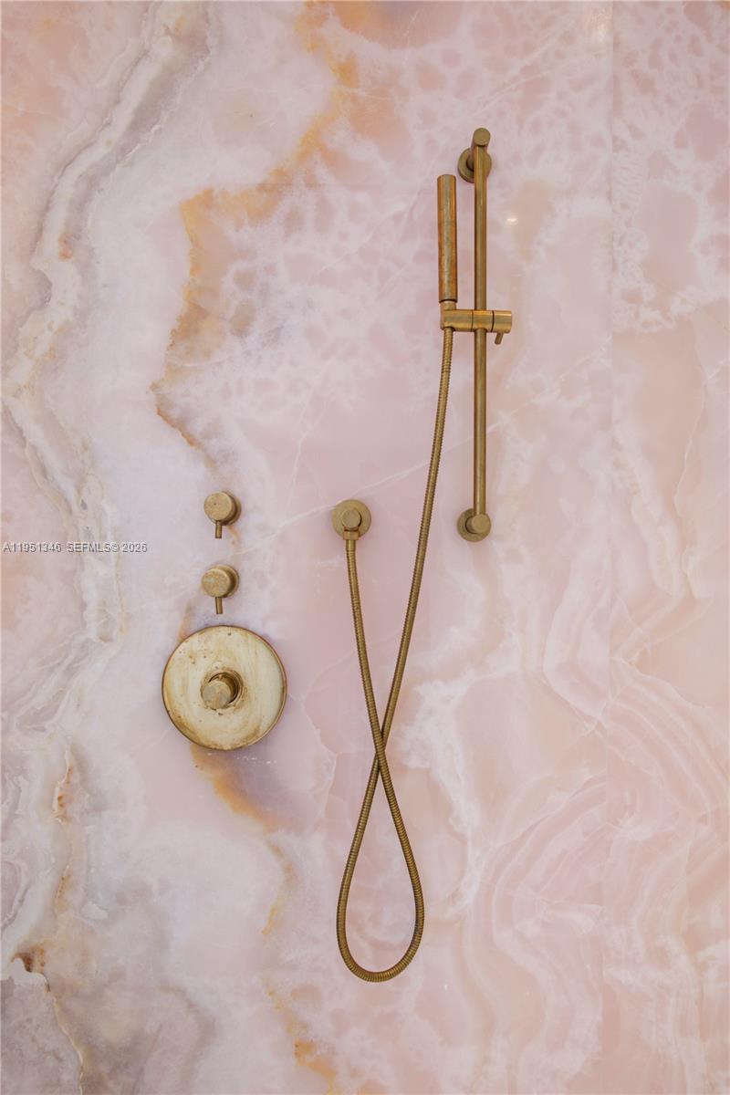 PARAMOUNT MIAMI WORLDCENT - Residential