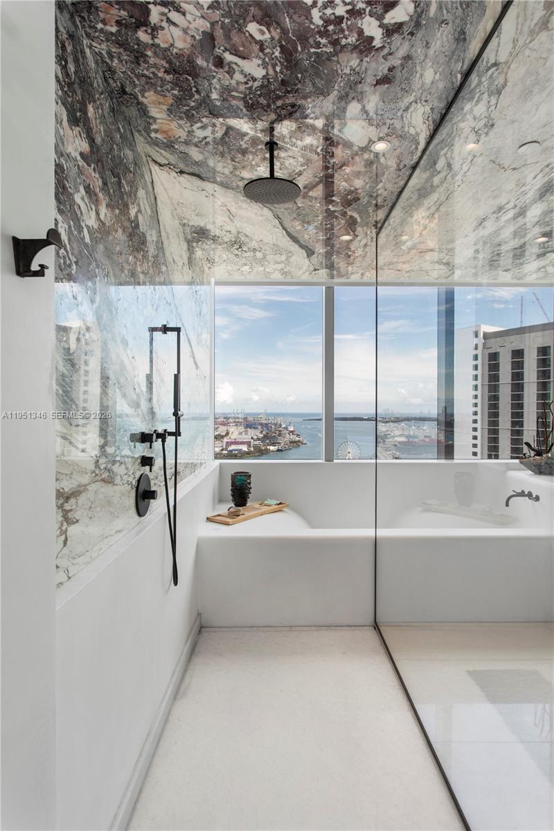 PARAMOUNT MIAMI WORLDCENT - Residential