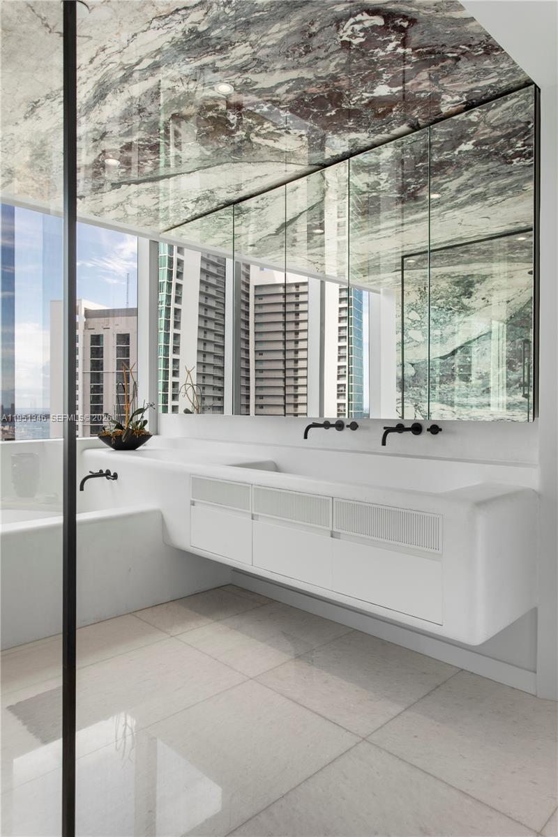 PARAMOUNT MIAMI WORLDCENT - Residential