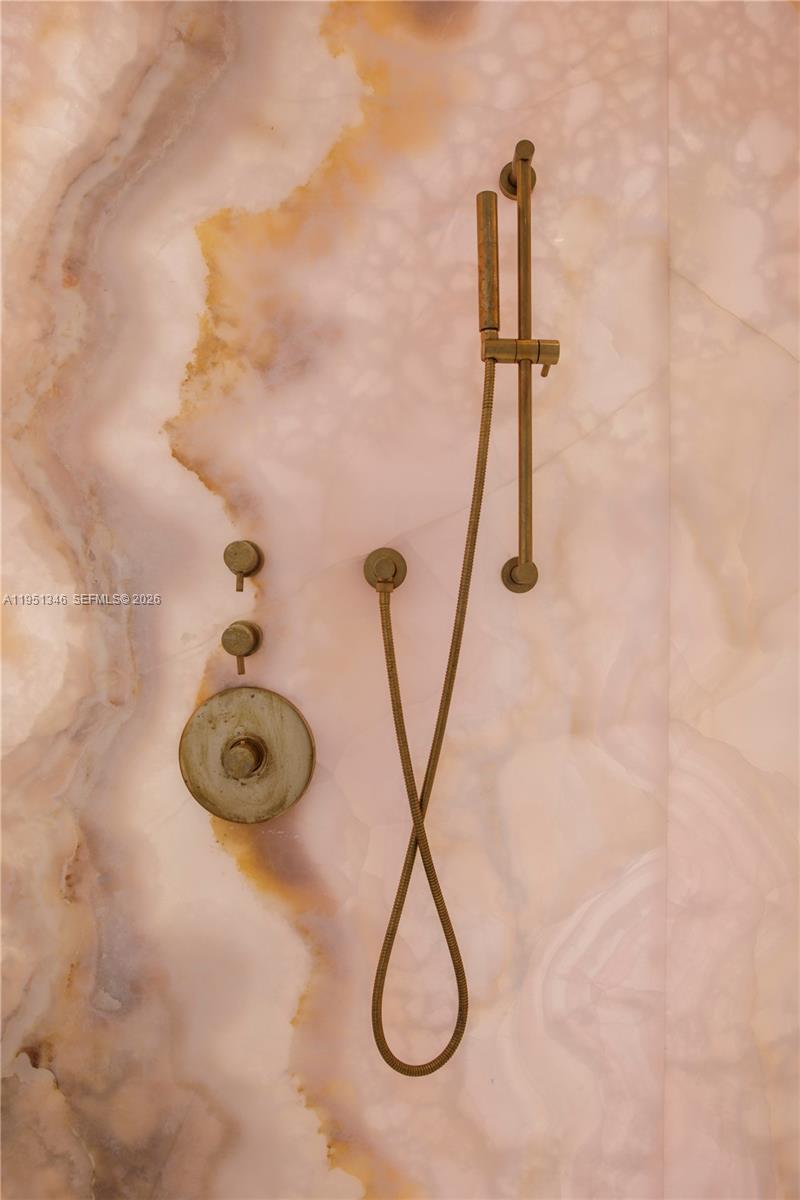 PARAMOUNT MIAMI WORLDCENT - Residential