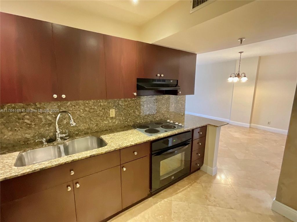 Photo of 901 Hillcrest Dr #303, Hollywood, FL 33021 (MLS # A11764168)