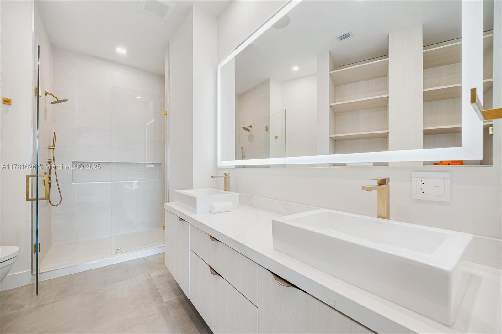 THE MERIDIAN CONDO - Residential