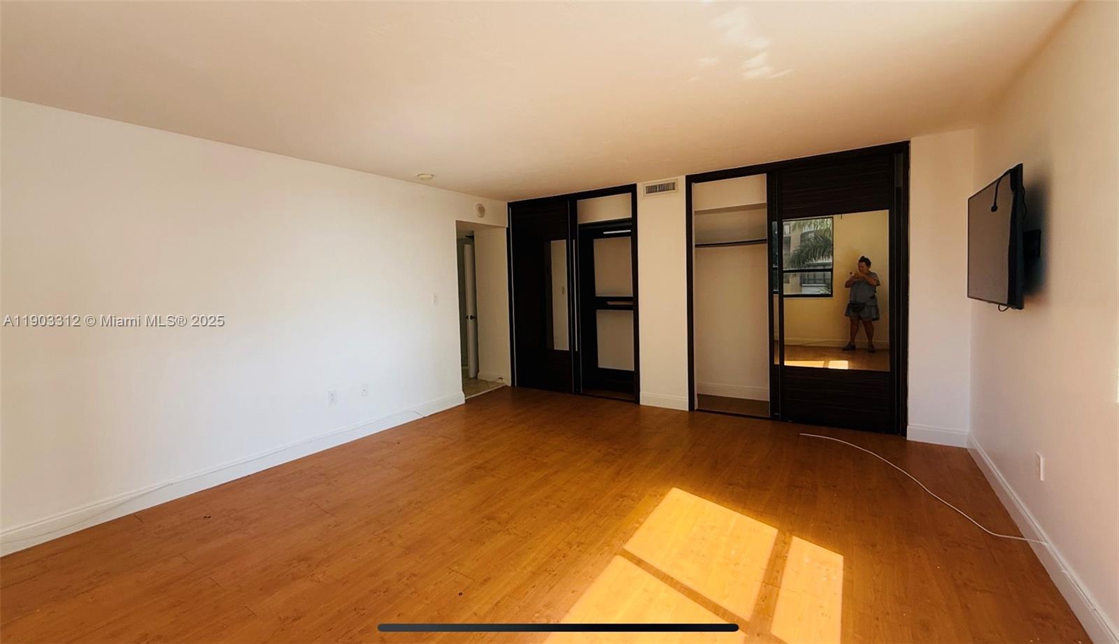 THE PLAZA OF BAL HARBOUR - Residential