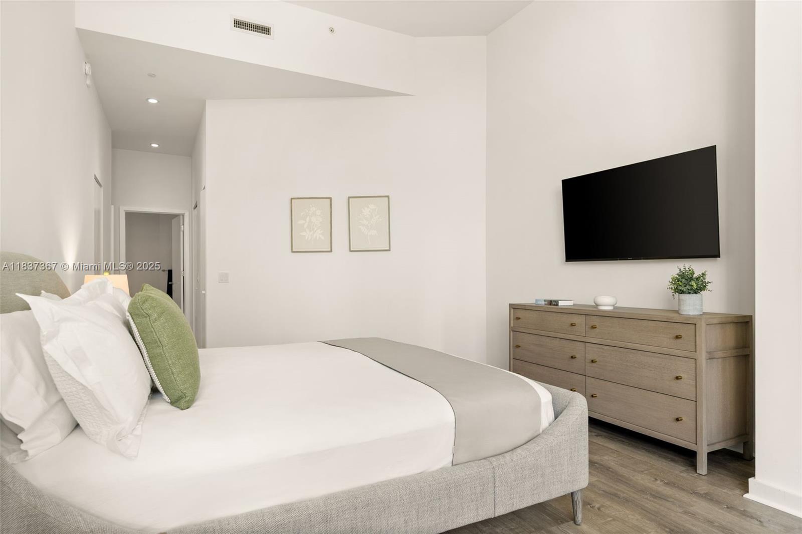 PARAISO BAYVIEWS CONDO - Residential Lease