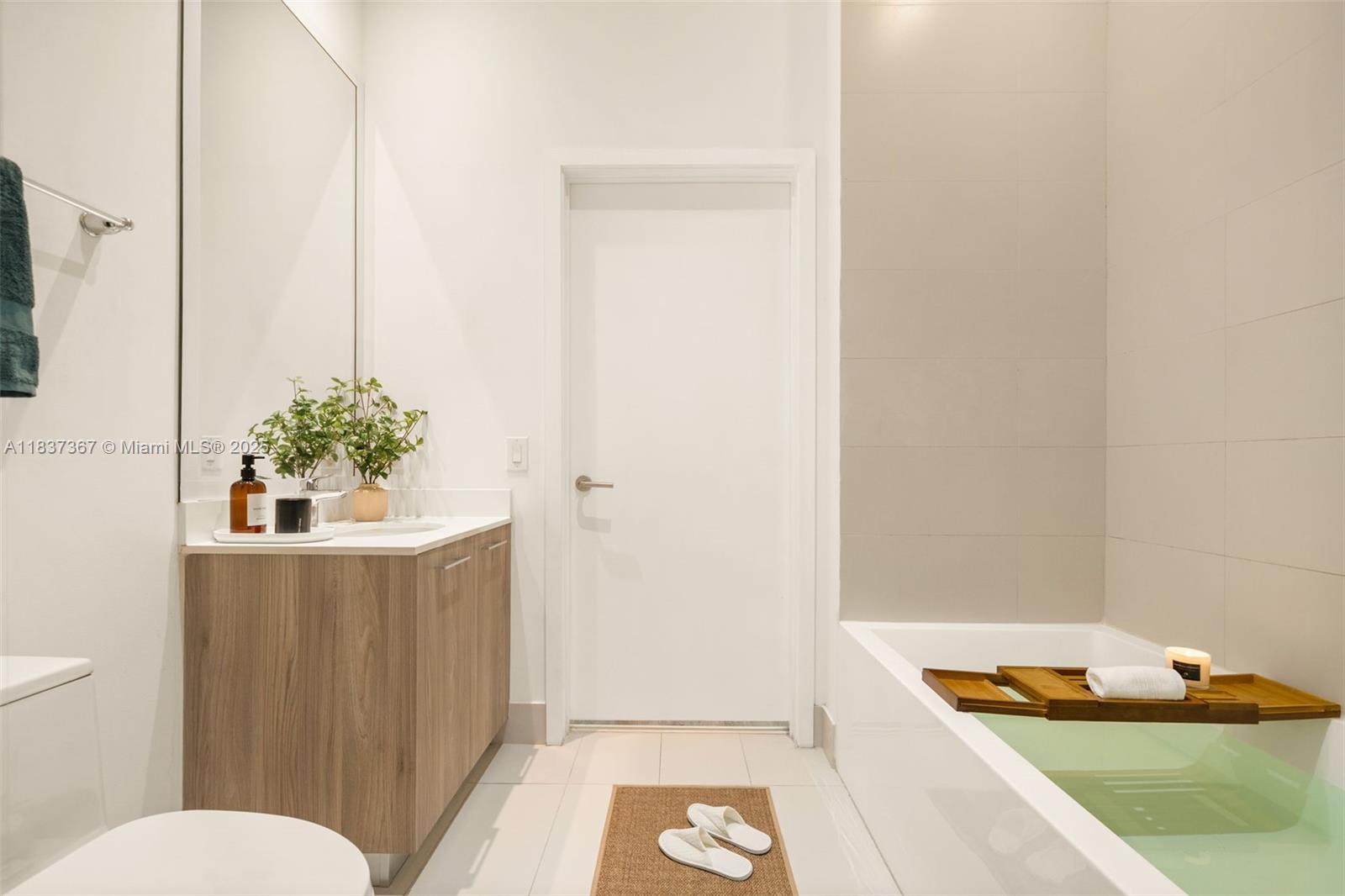 PARAISO BAYVIEWS CONDO - Residential Lease