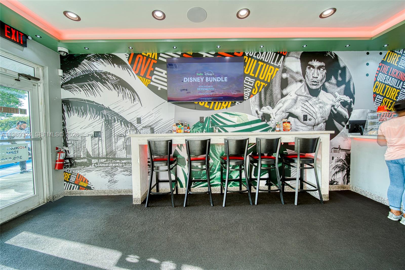 Completely Remodeled Restaurant on 184th Street off The Turnpike