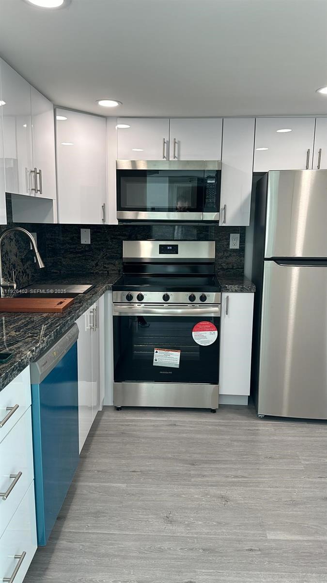 CORAL TOWERS CONDO - Residential Lease