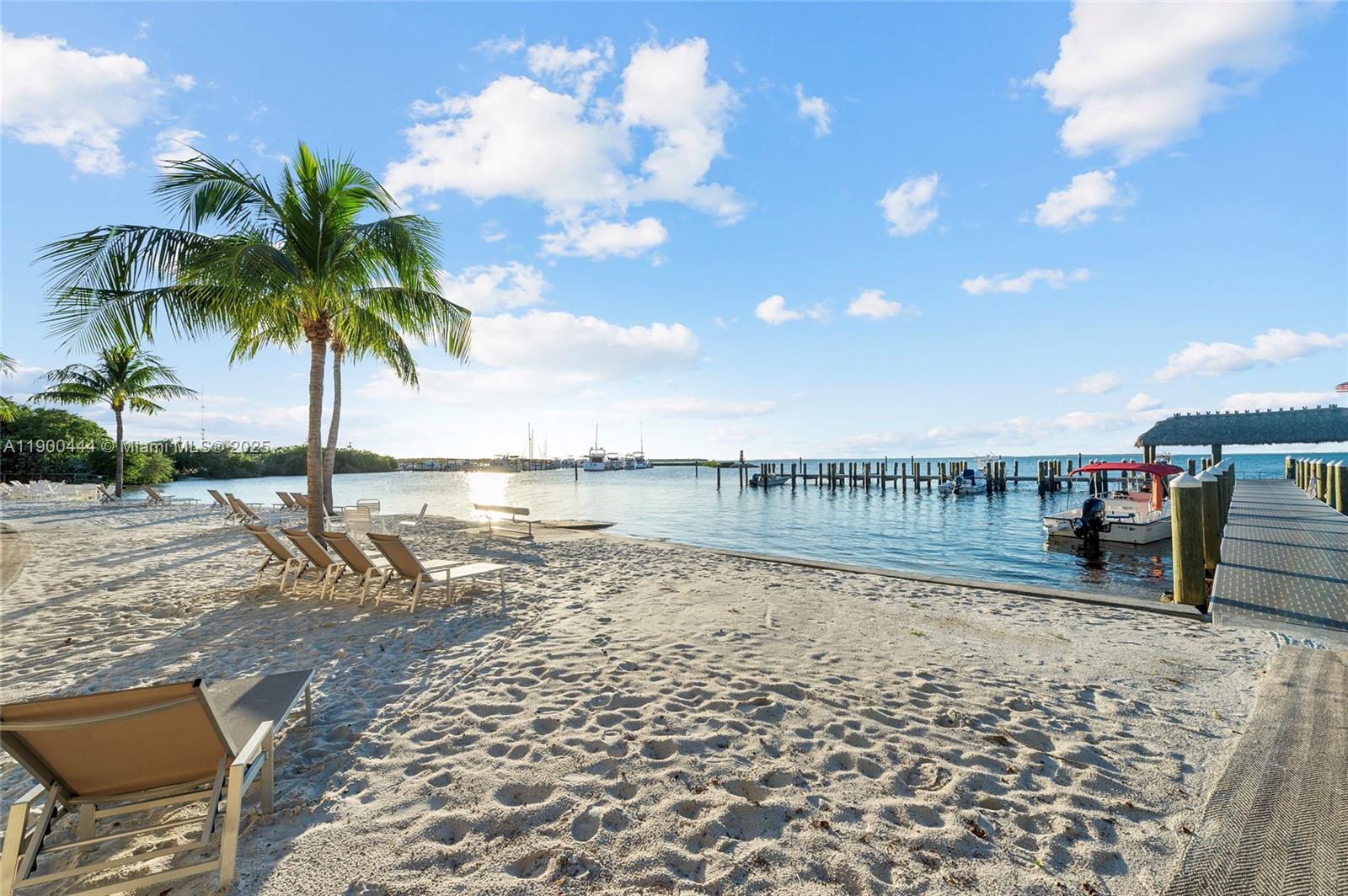 EXECUTIVE BAY CLUB - Residential