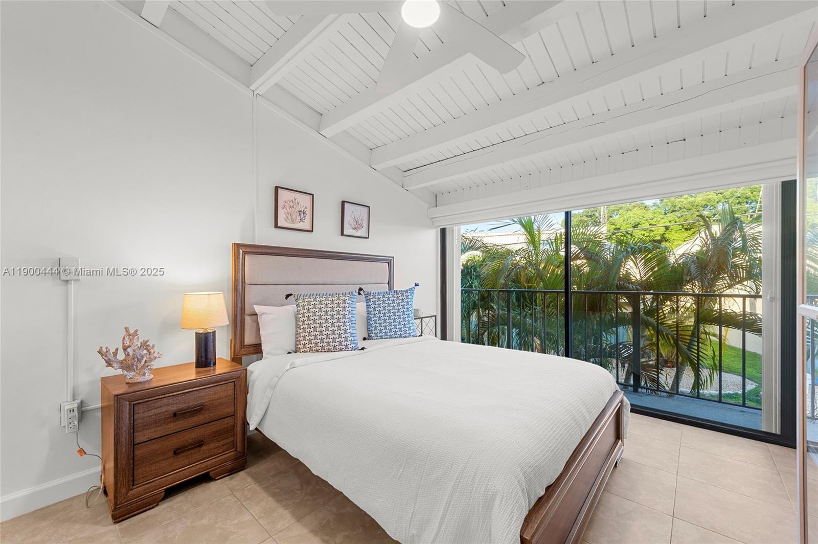 EXECUTIVE BAY CLUB - Residential