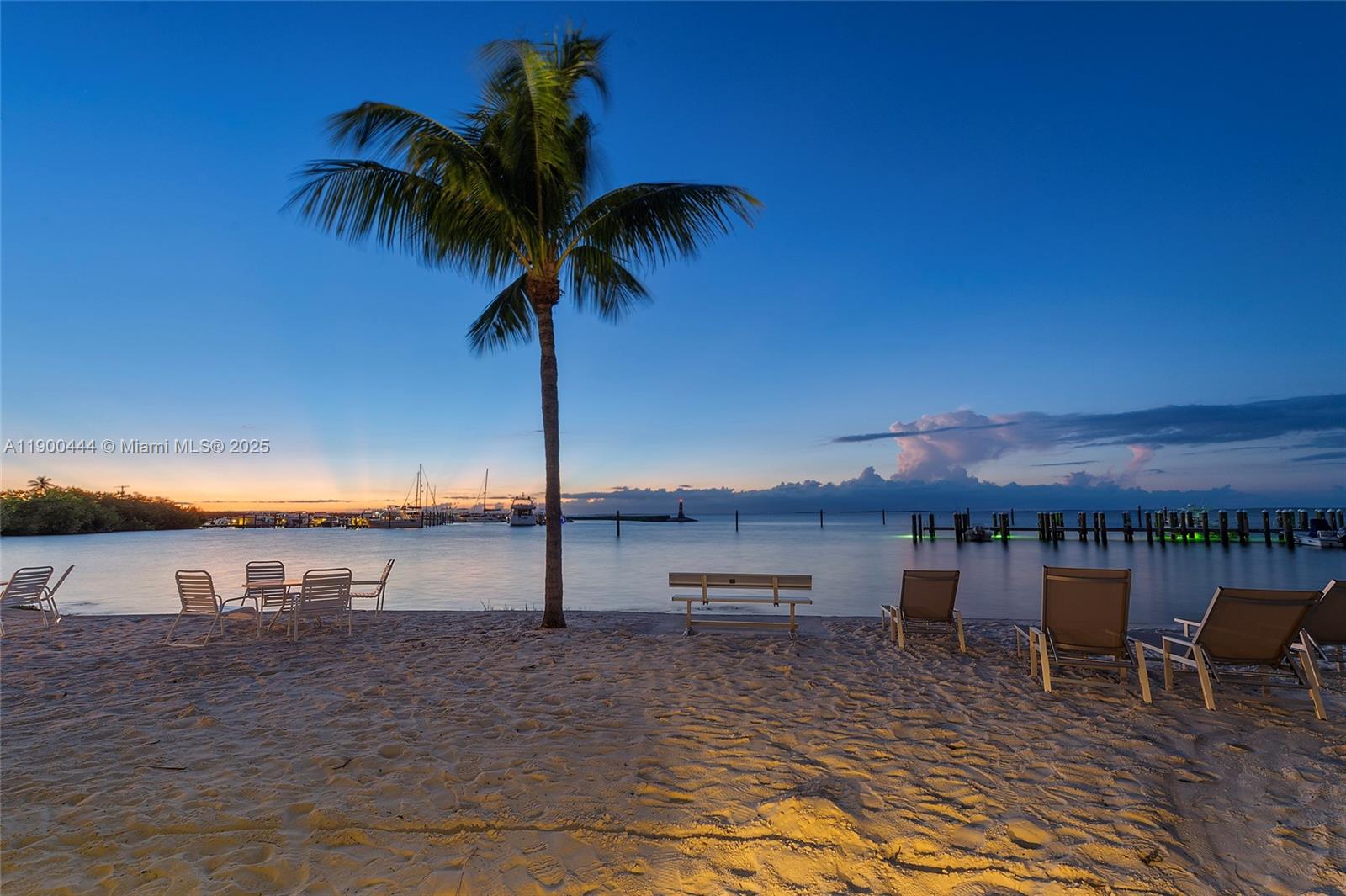 EXECUTIVE BAY CLUB - Residential