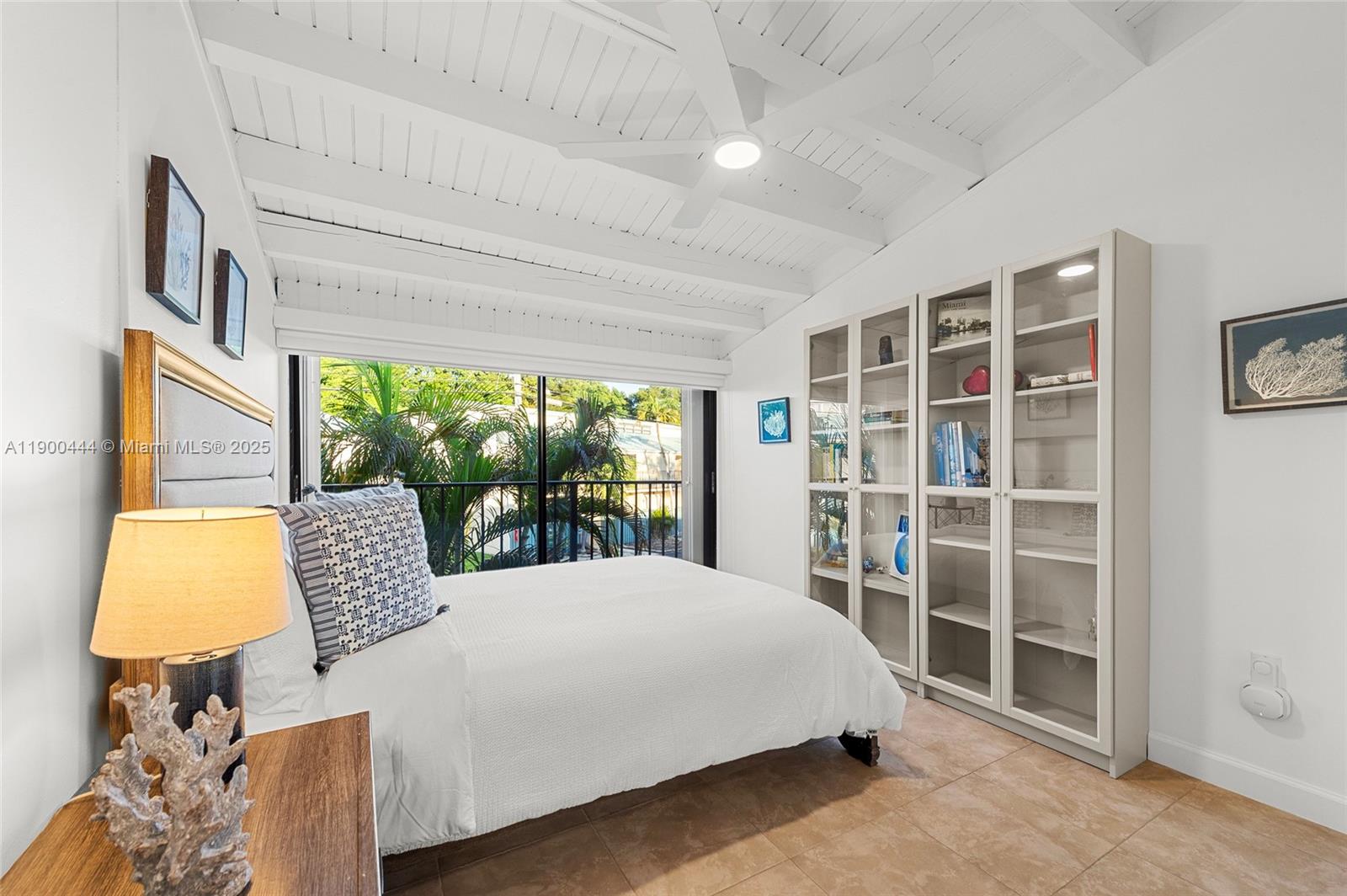 EXECUTIVE BAY CLUB - Residential