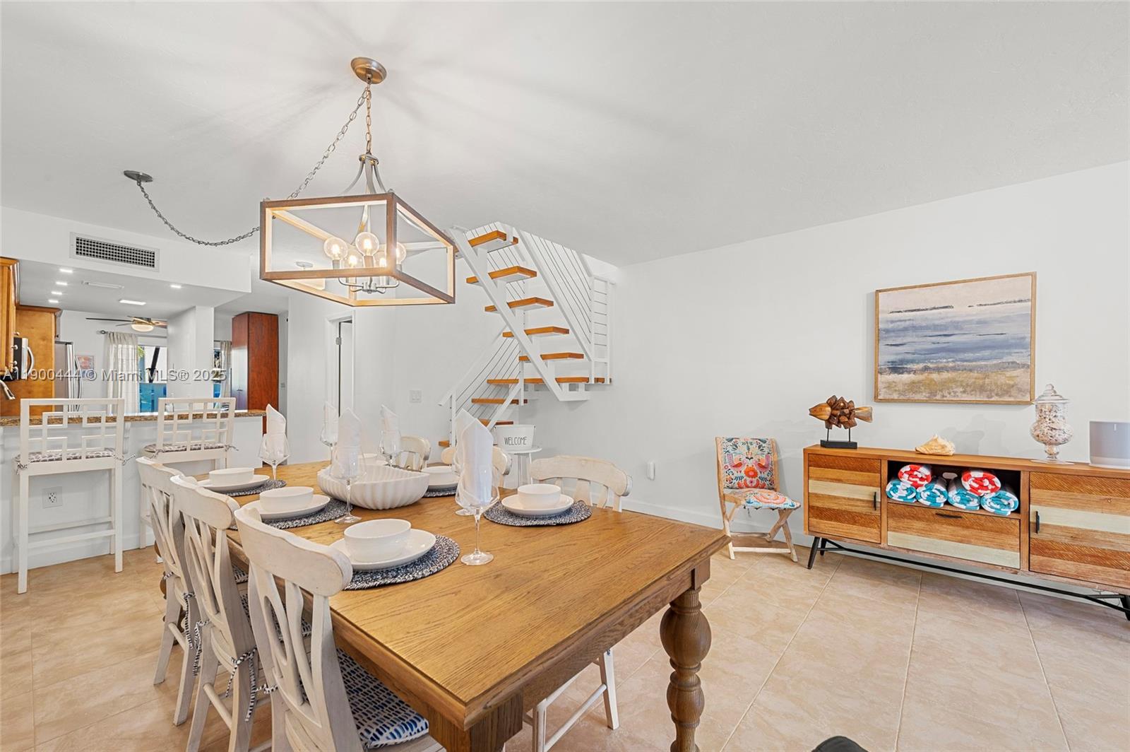 EXECUTIVE BAY CLUB - Residential