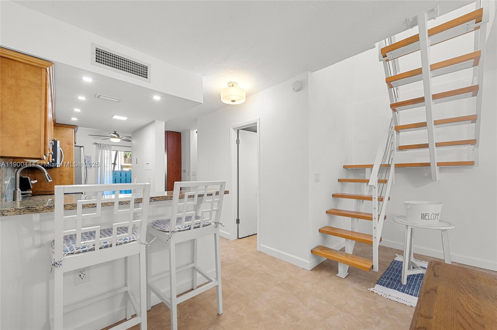 EXECUTIVE BAY CLUB - Residential