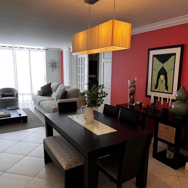 6039 Collins Ave 823
