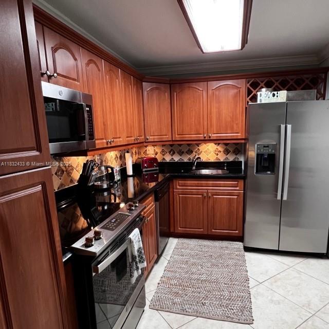 6039 Collins Ave 823