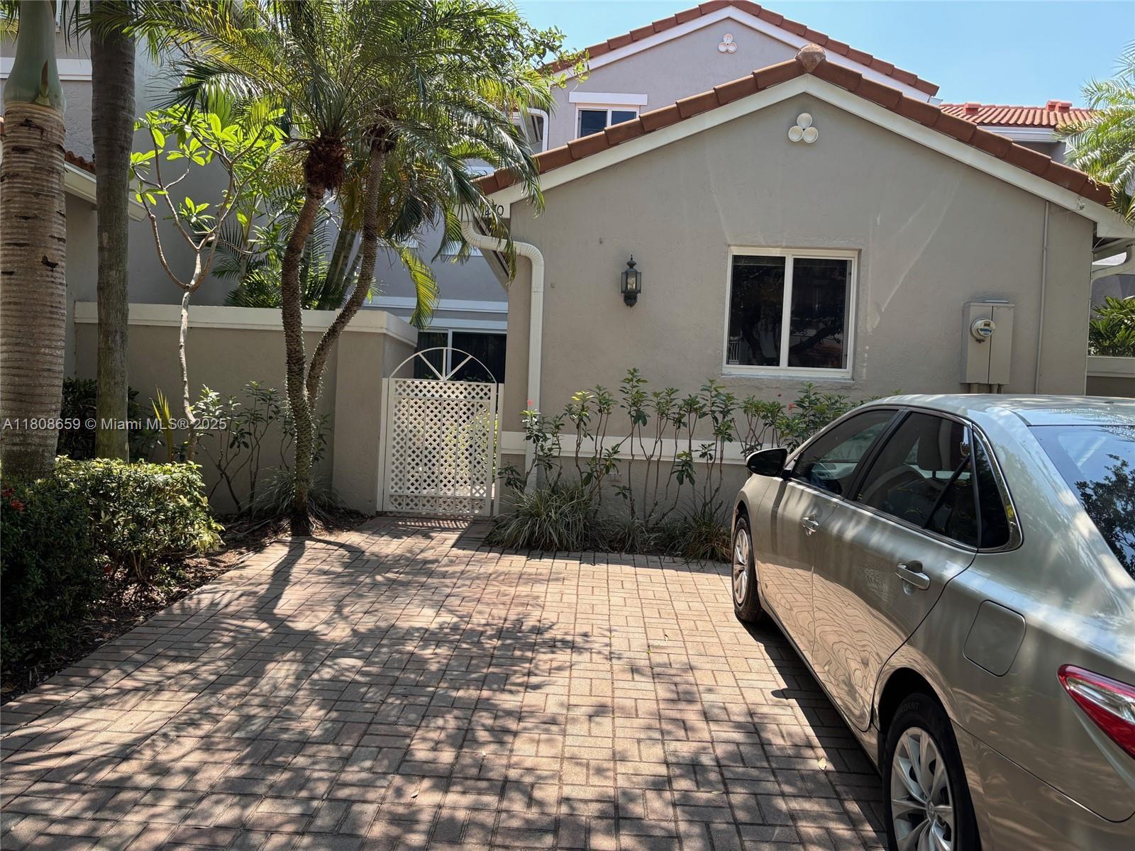 1270 Weeping Willow Way, Hollywood, Broward County, Florida - 3 Bedrooms  
3 Bathrooms - 