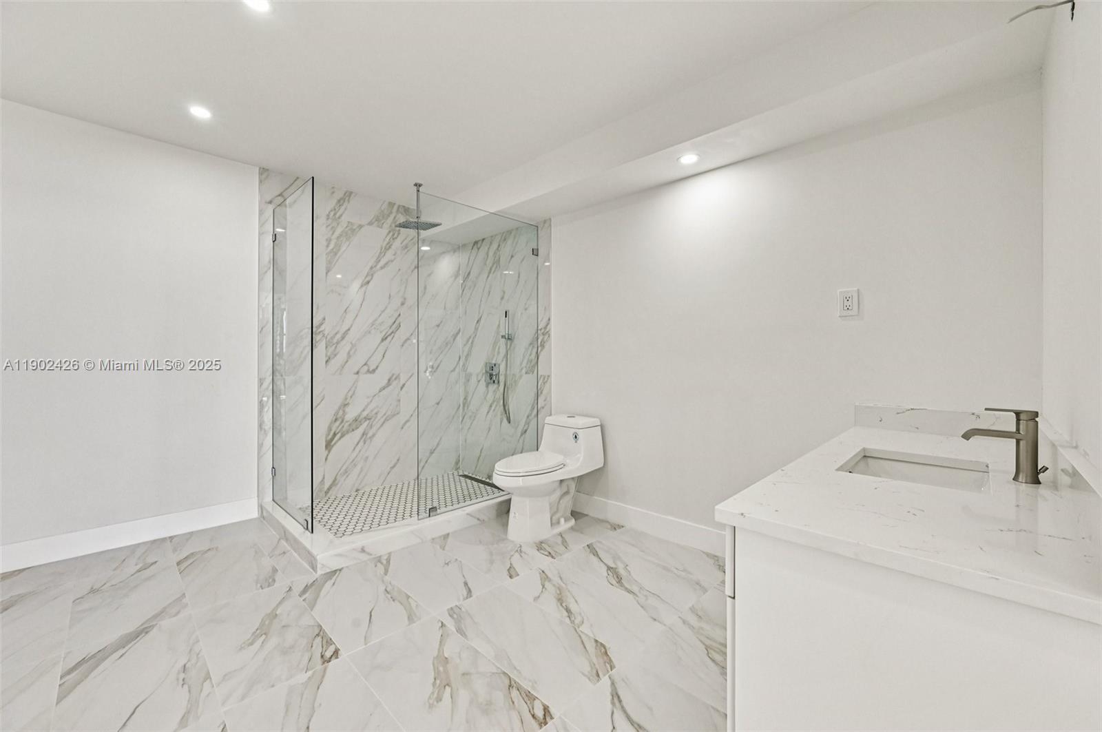 CRICKET CLUB CONDO - Residential