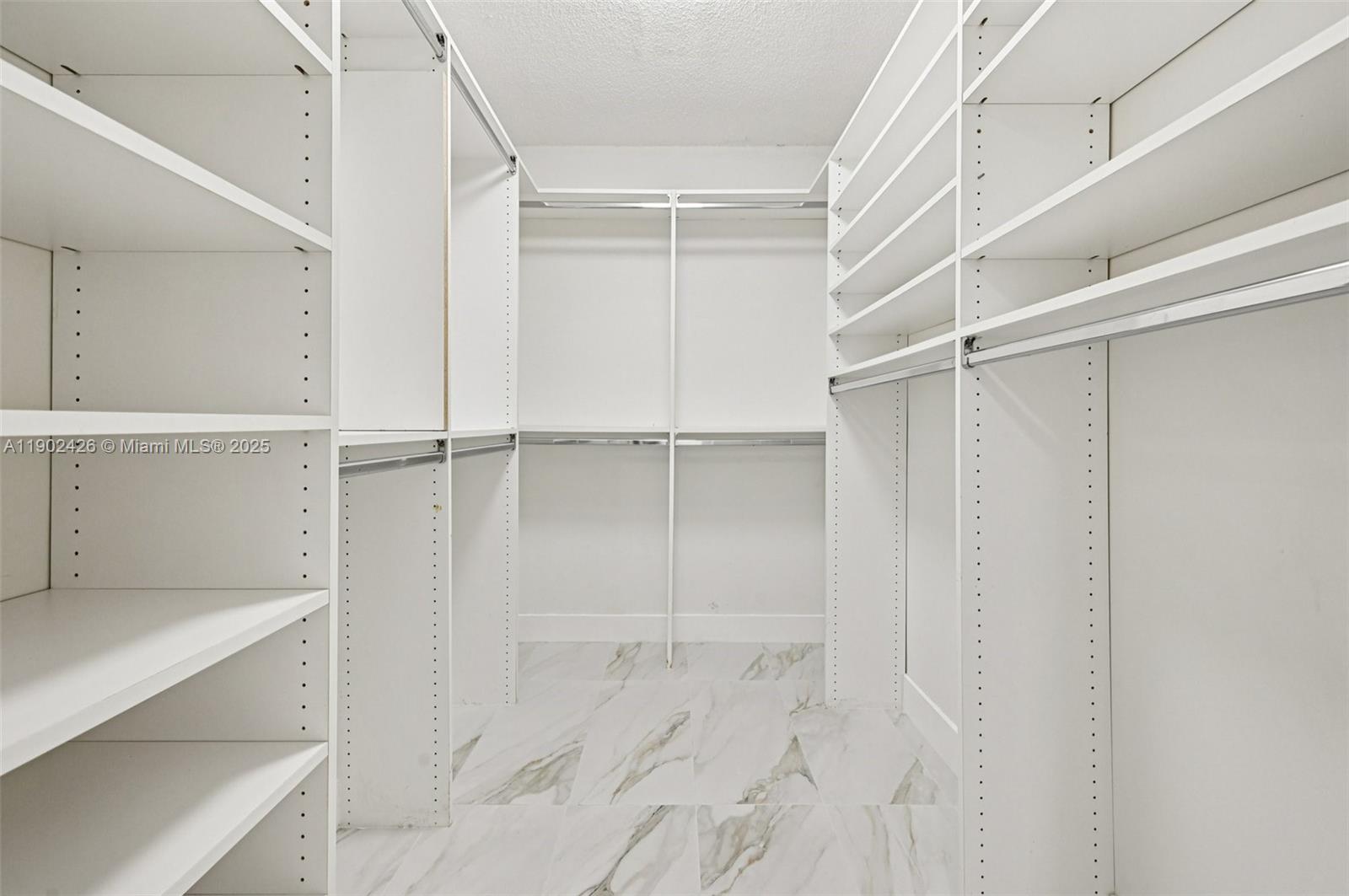 CRICKET CLUB CONDO - Residential