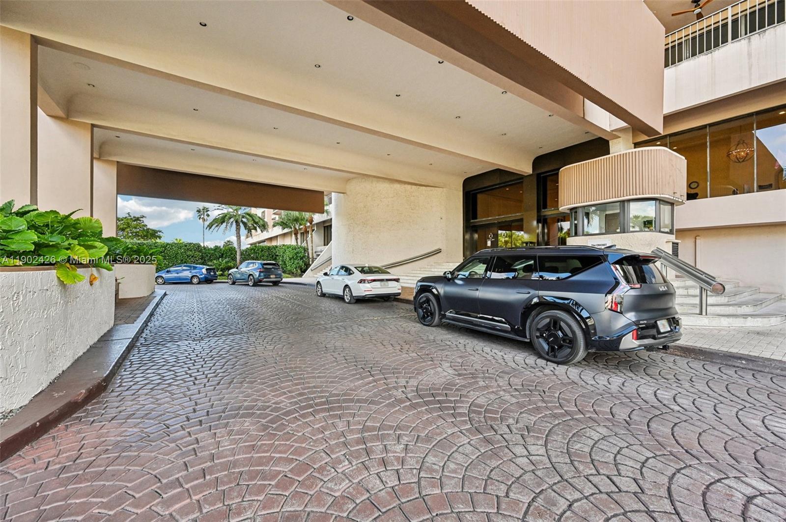 CRICKET CLUB CONDO - Residential