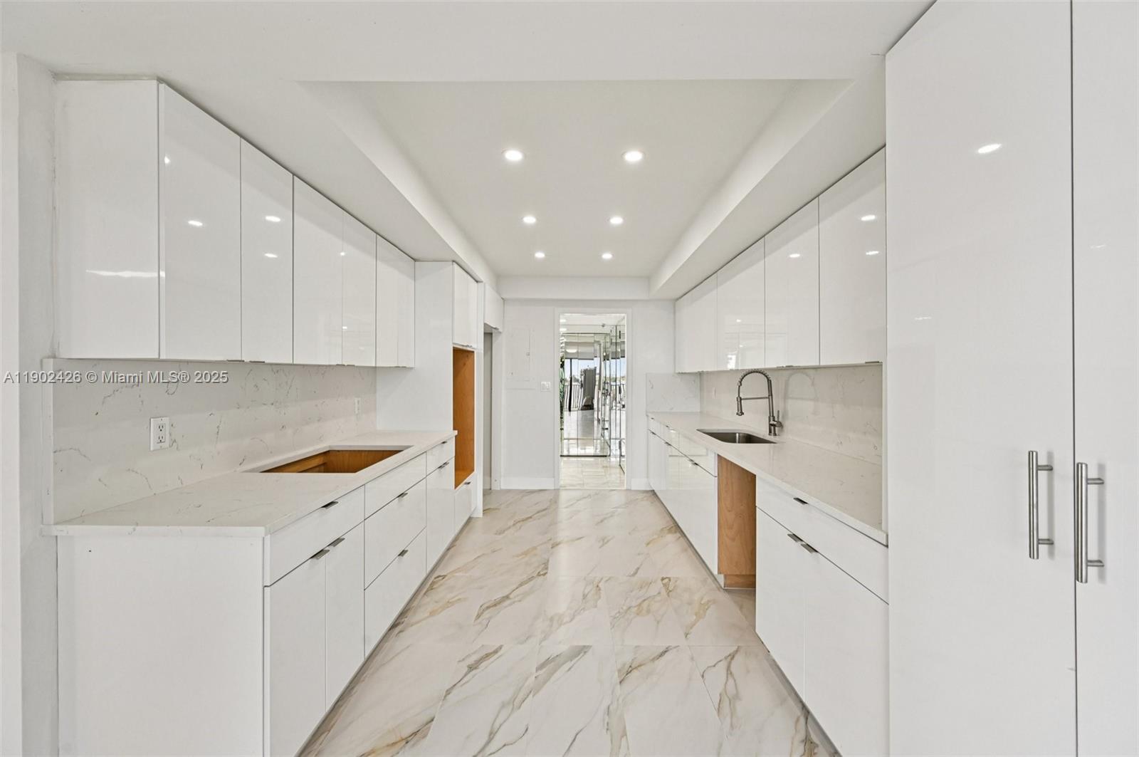 CRICKET CLUB CONDO - Residential