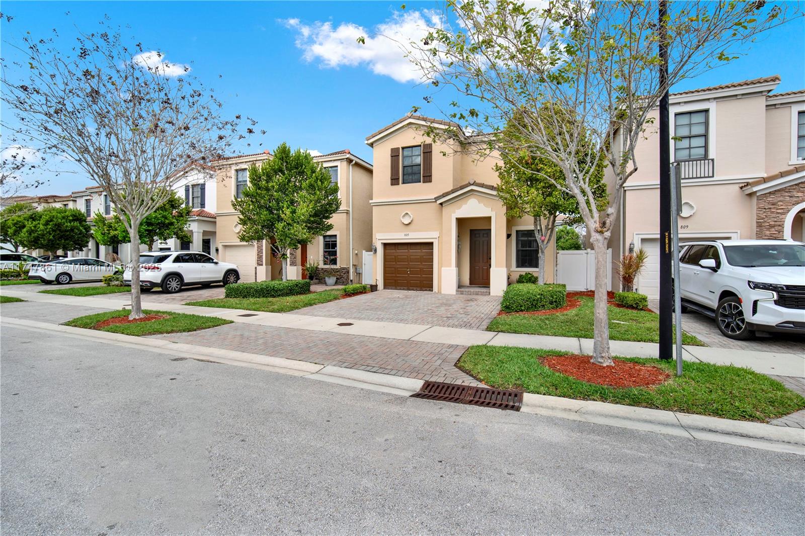 805 Ne 191st St, Miami, Broward County, Florida - 4 Bedrooms  
3 Bathrooms - 