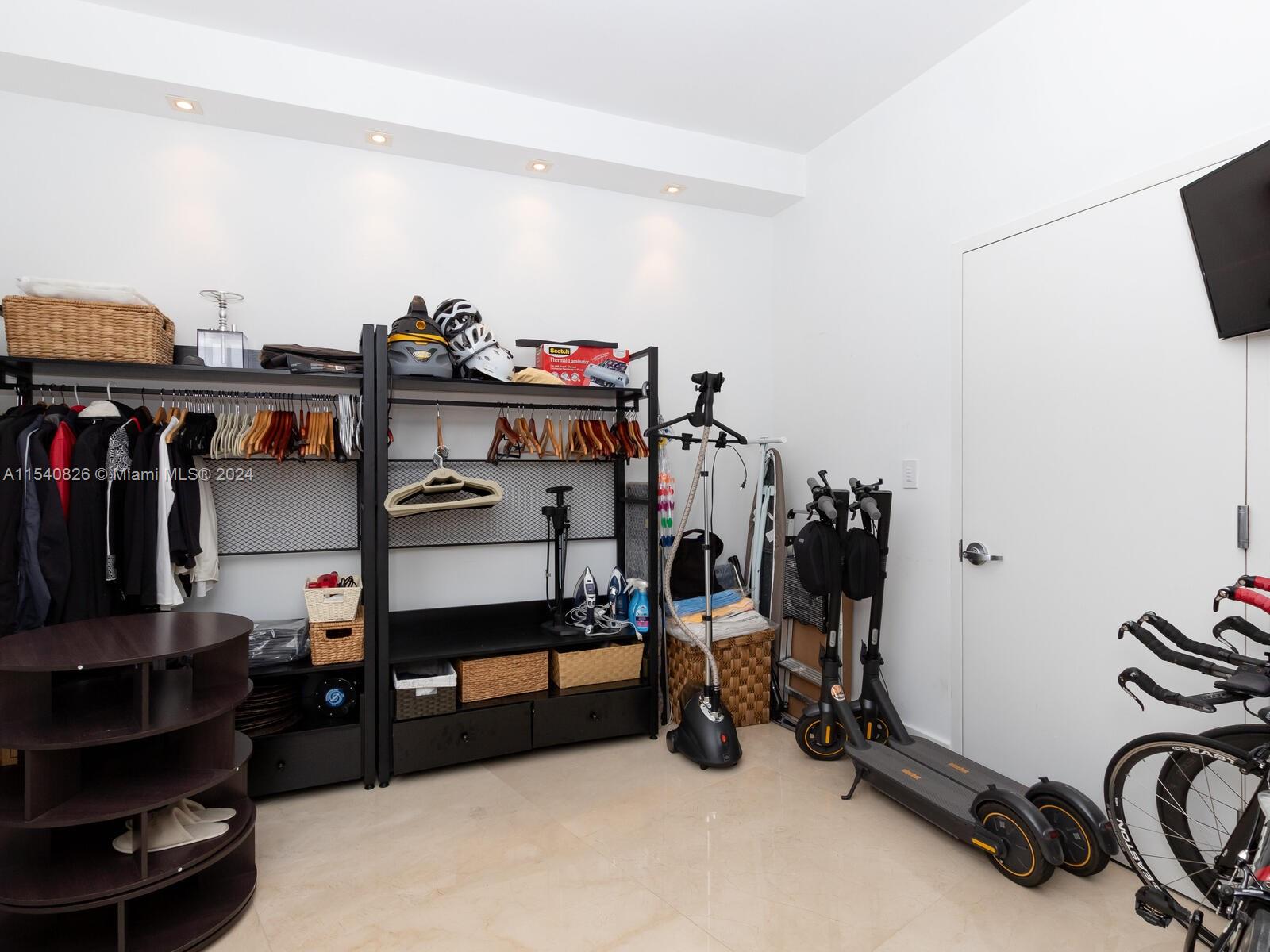 900 BISCAYNE BAY CONDO - Residential