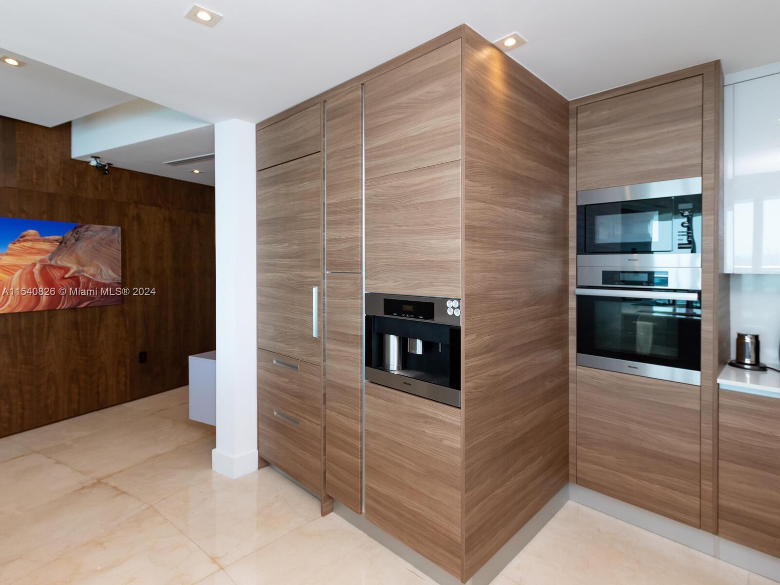 900 BISCAYNE BAY CONDO - Residential