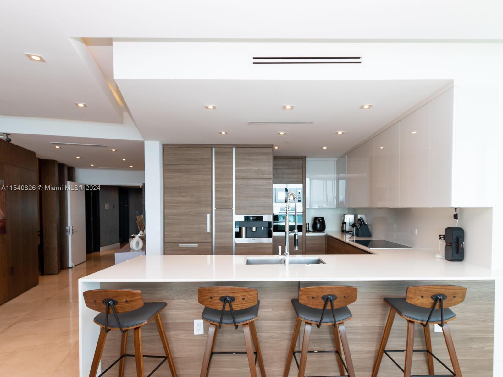 900 BISCAYNE BAY CONDO - Residential