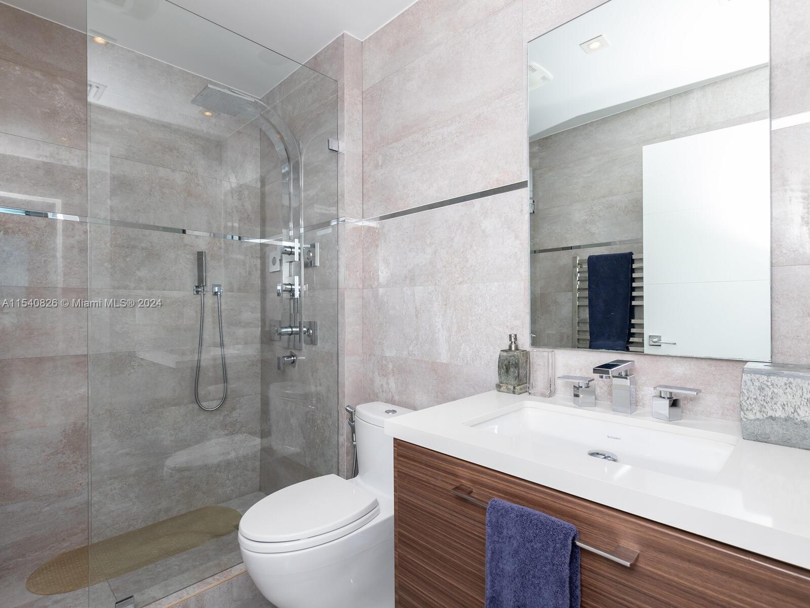 900 BISCAYNE BAY CONDO - Residential