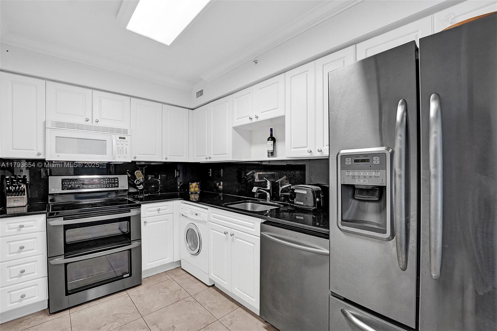 WAVE CONDO - Residential Lease