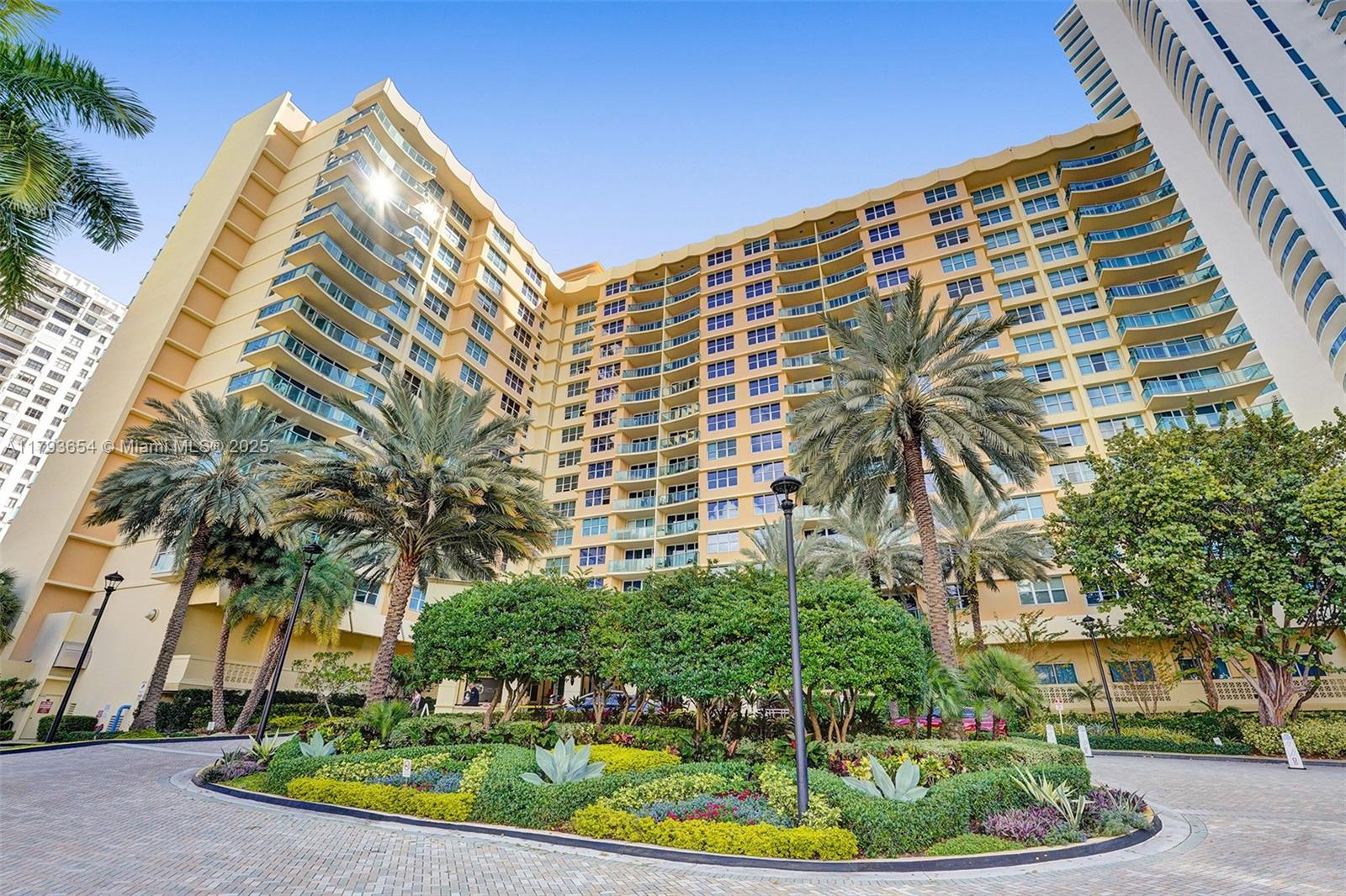 WAVE CONDO - Residential Lease