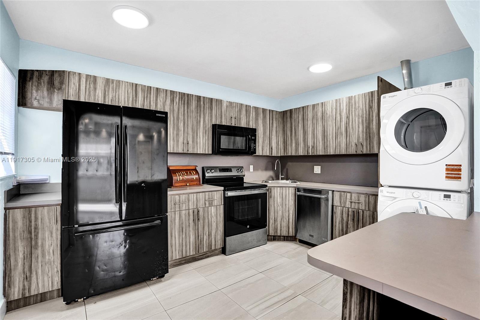 HOLLYWOOD PARK - Residential Income