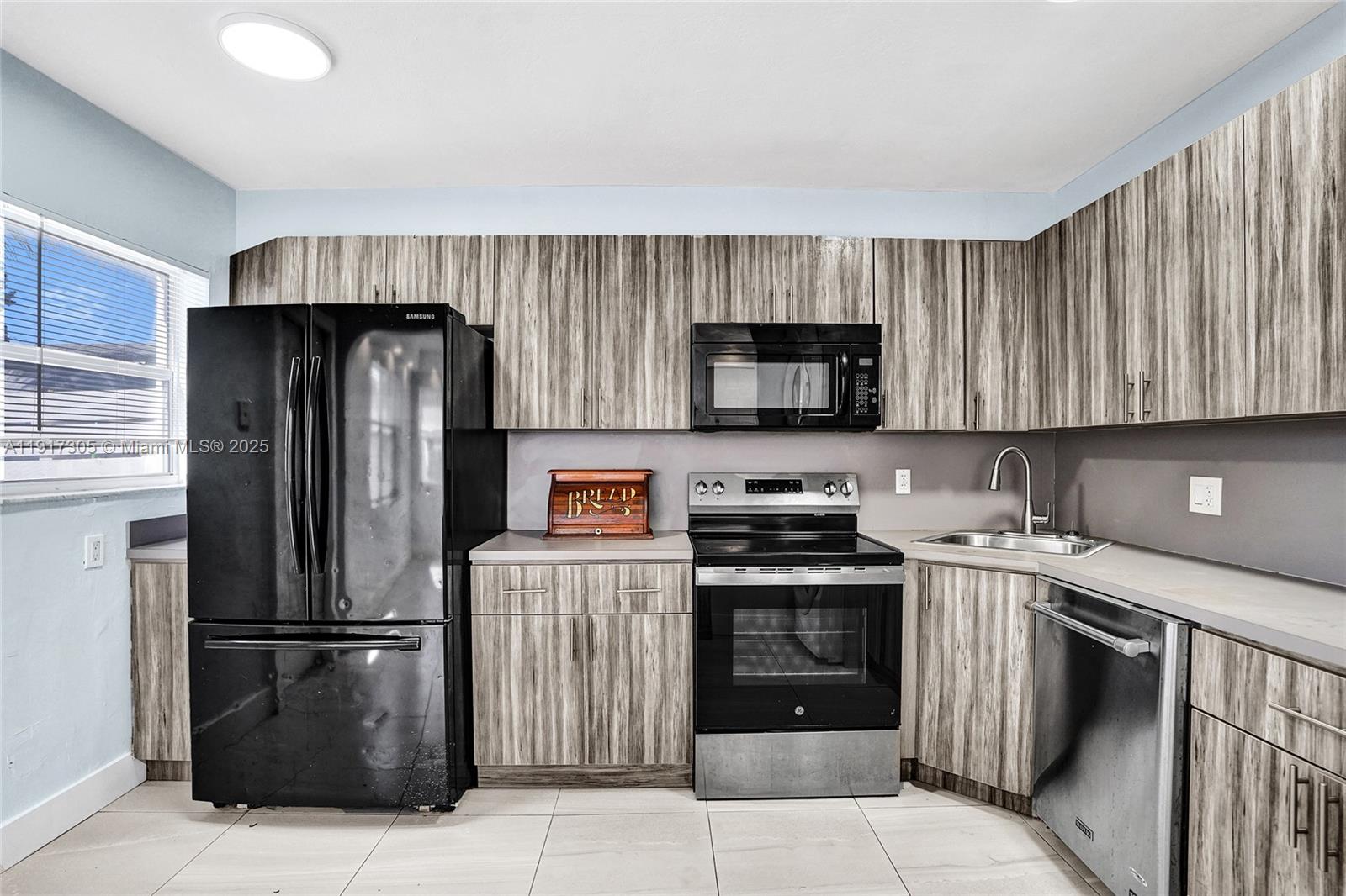 HOLLYWOOD PARK - Residential Income