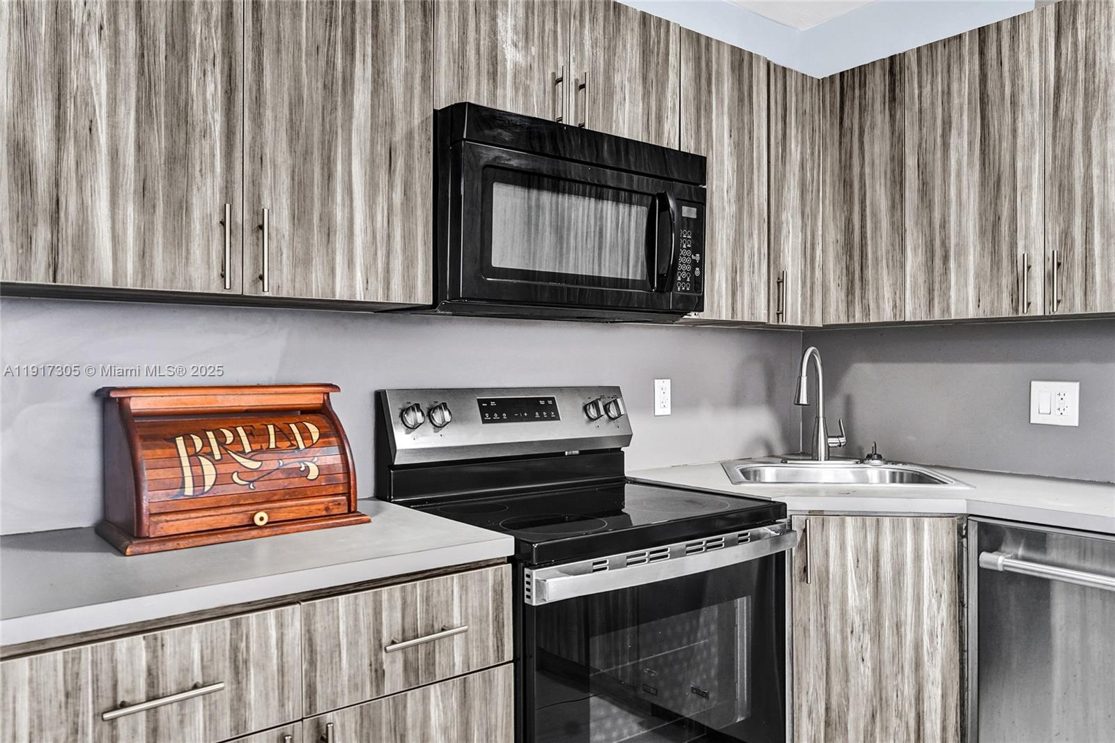 HOLLYWOOD PARK - Residential Income