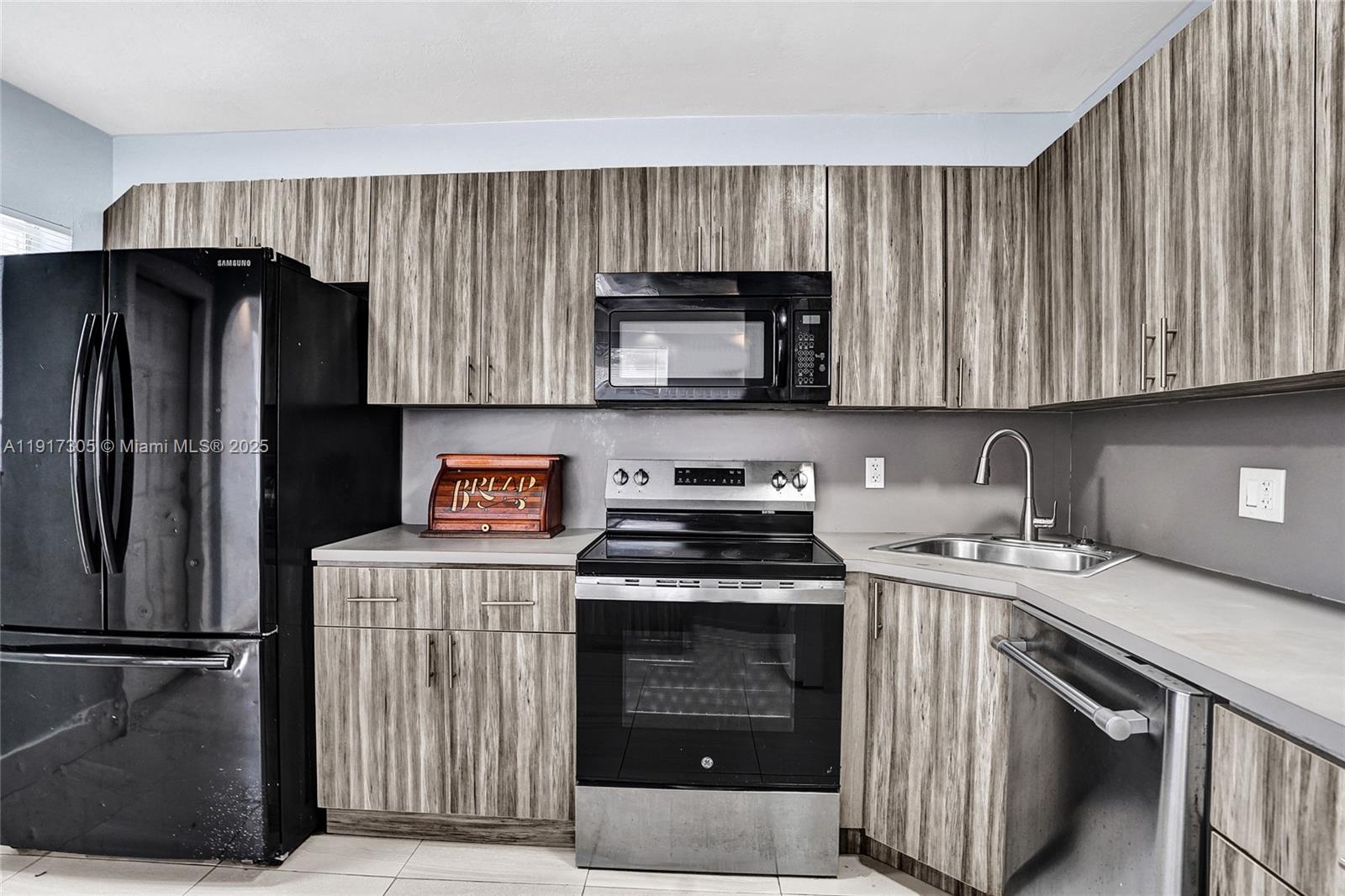 HOLLYWOOD PARK - Residential Income