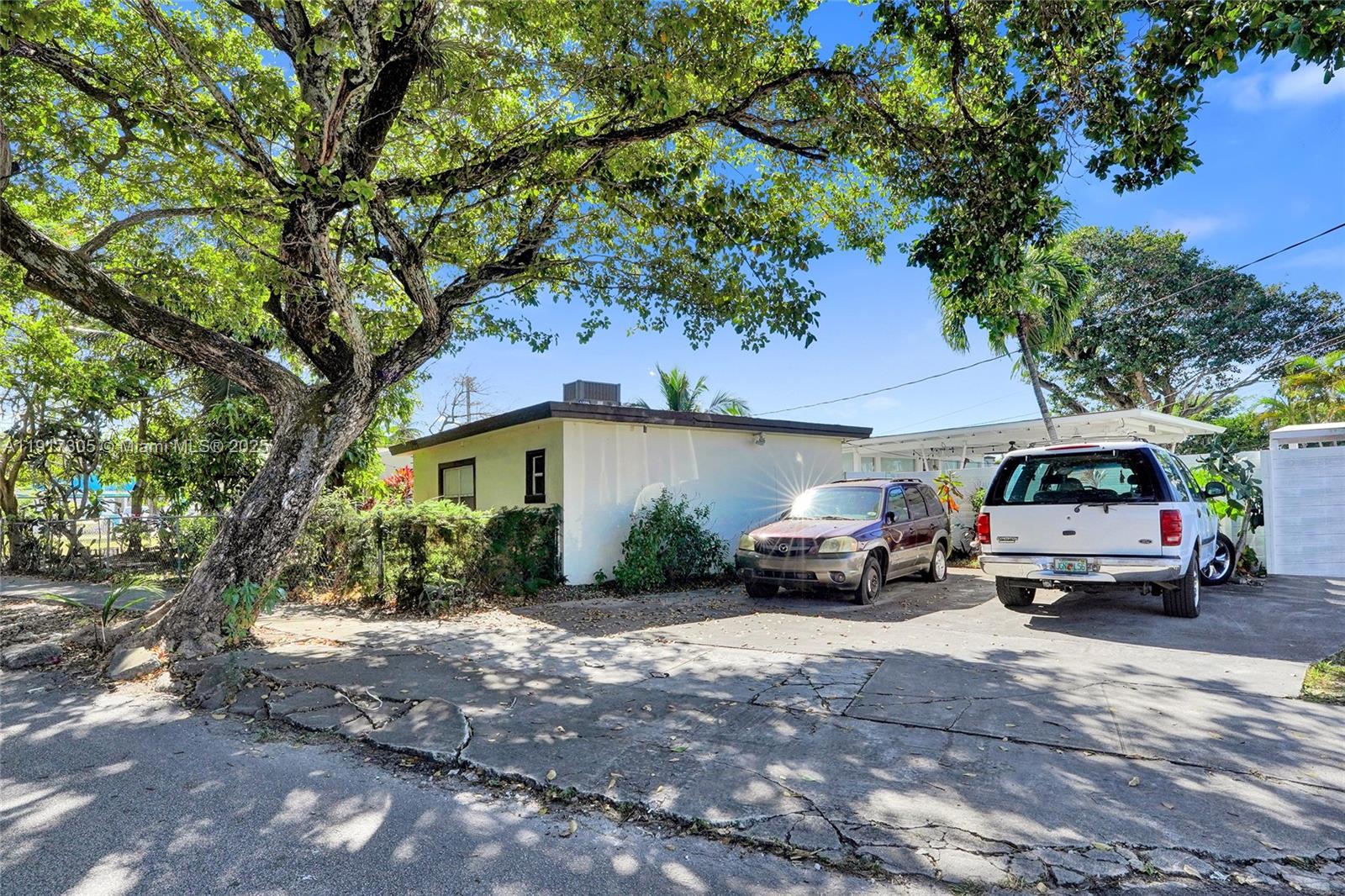 HOLLYWOOD PARK - Residential Income