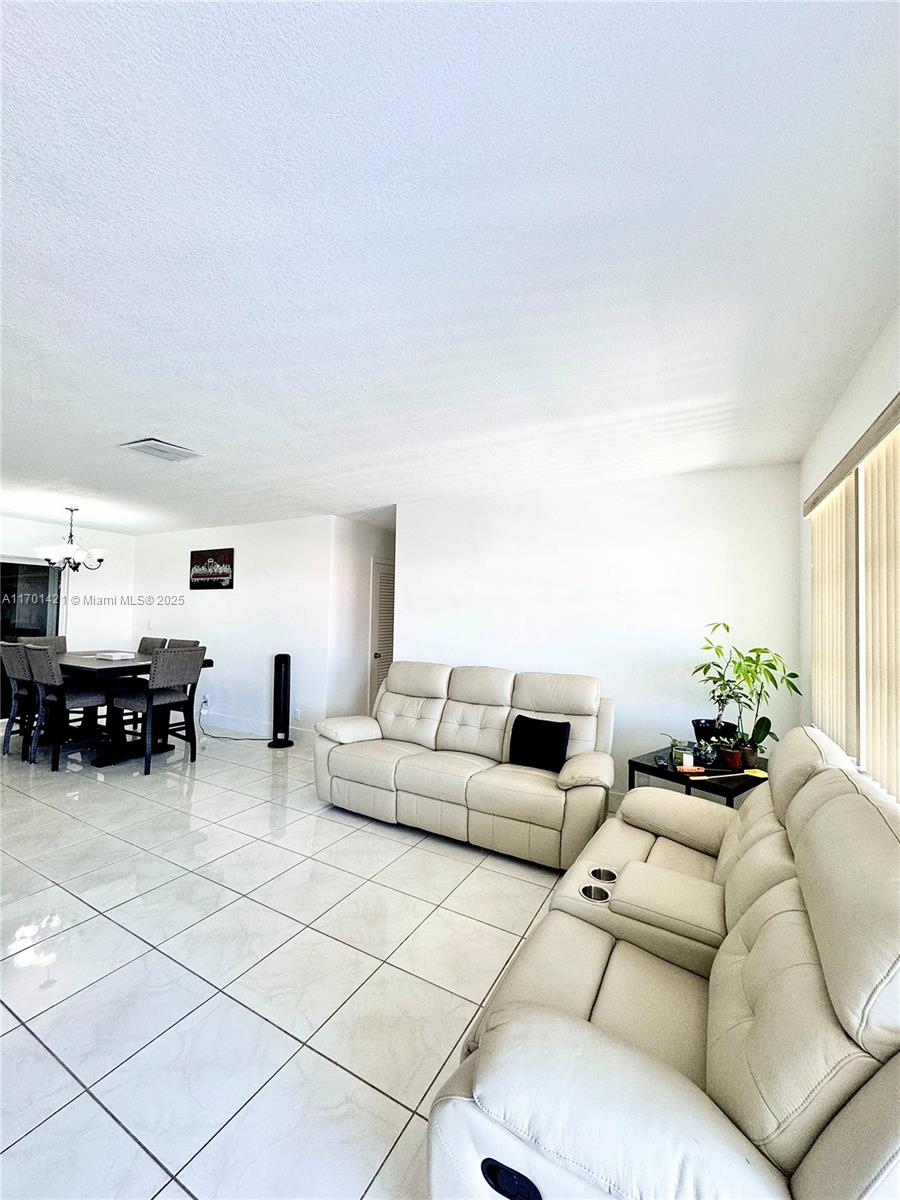 MAINLANDS OF TAMARAC LAKE - Residential