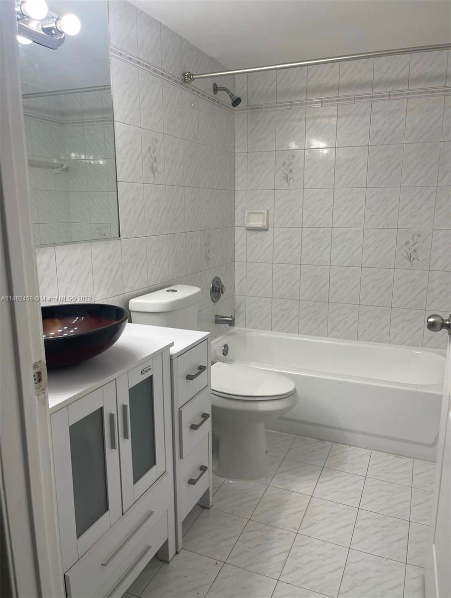 POINT LAKE CONDO VIII - Residential Lease