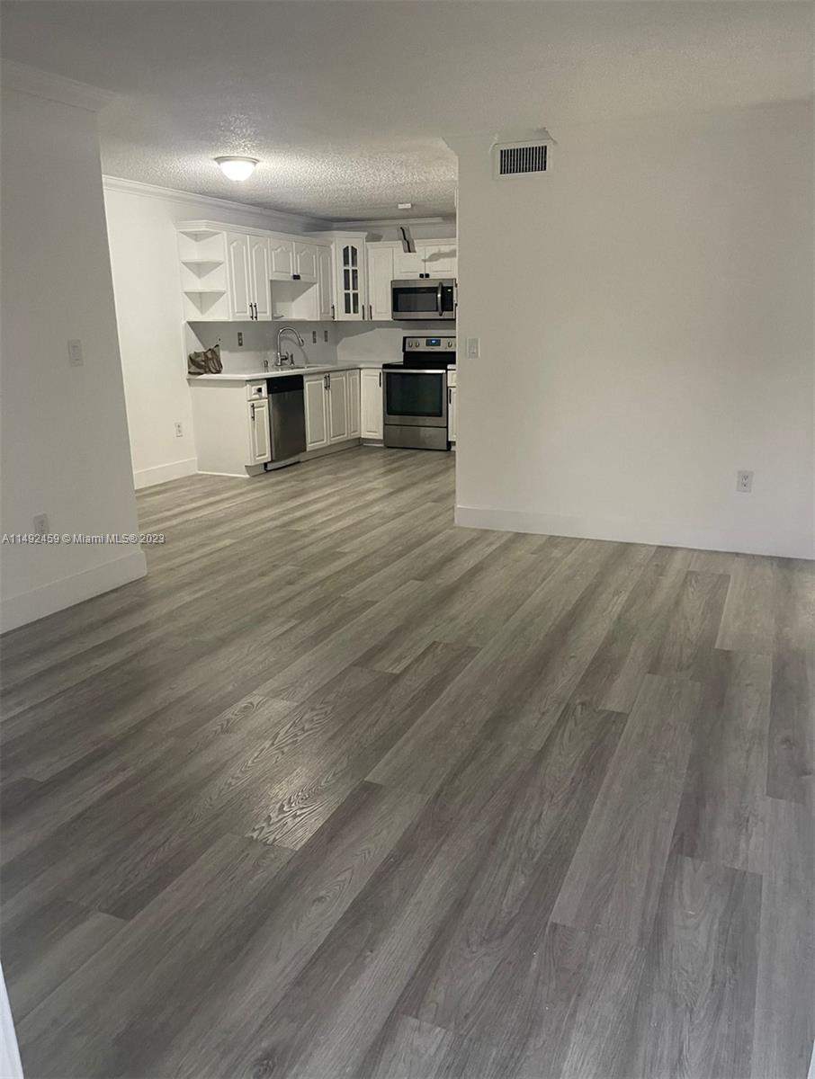 POINT LAKE CONDO VIII - Residential Lease