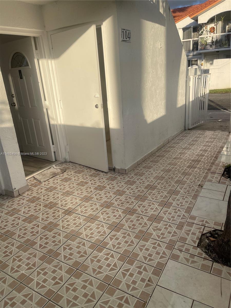 POINT LAKE CONDO VIII - Residential Lease