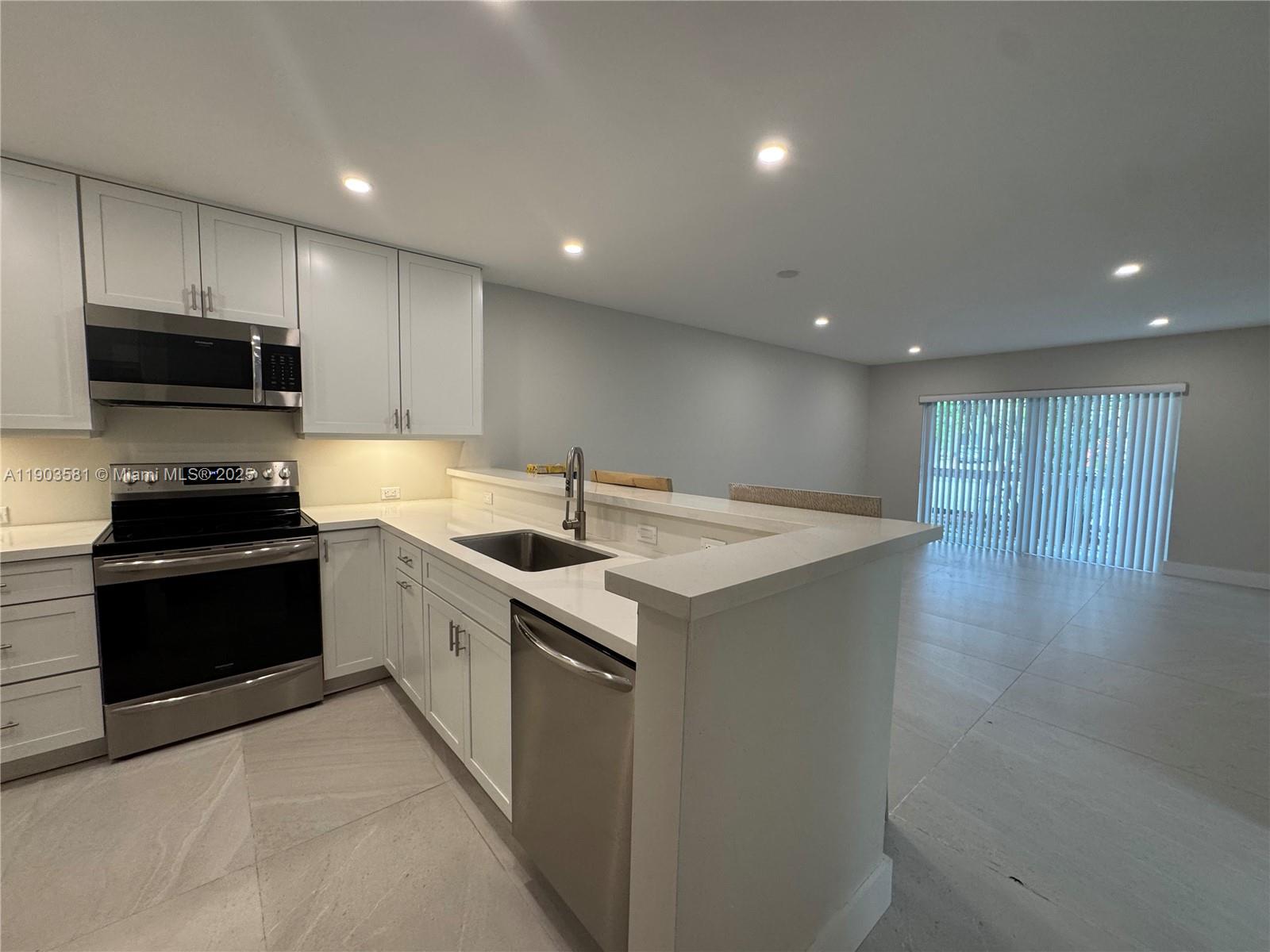 VILLAGE OF KINGS CREEK CO - Residential Lease