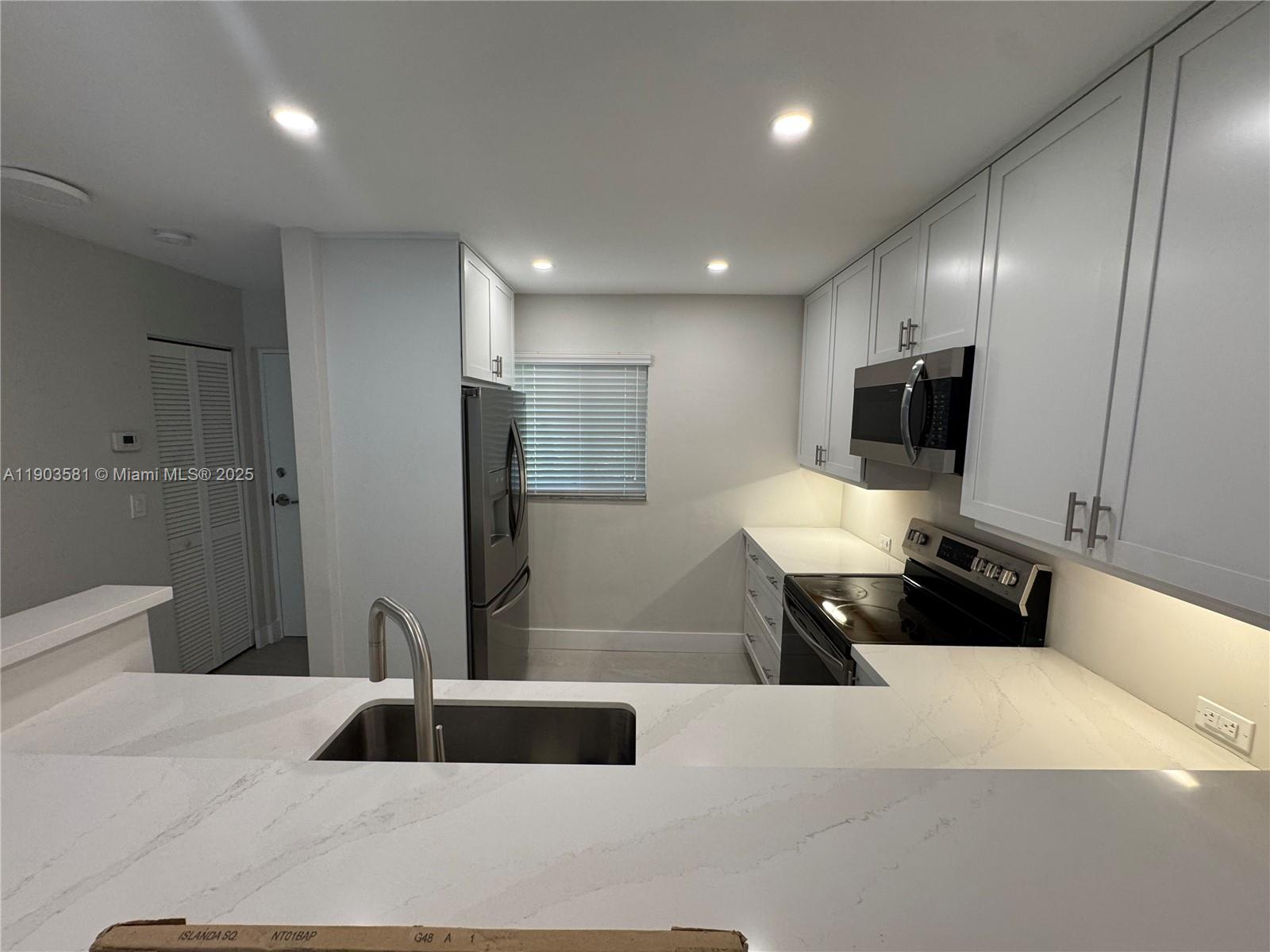 VILLAGE OF KINGS CREEK CO - Residential Lease