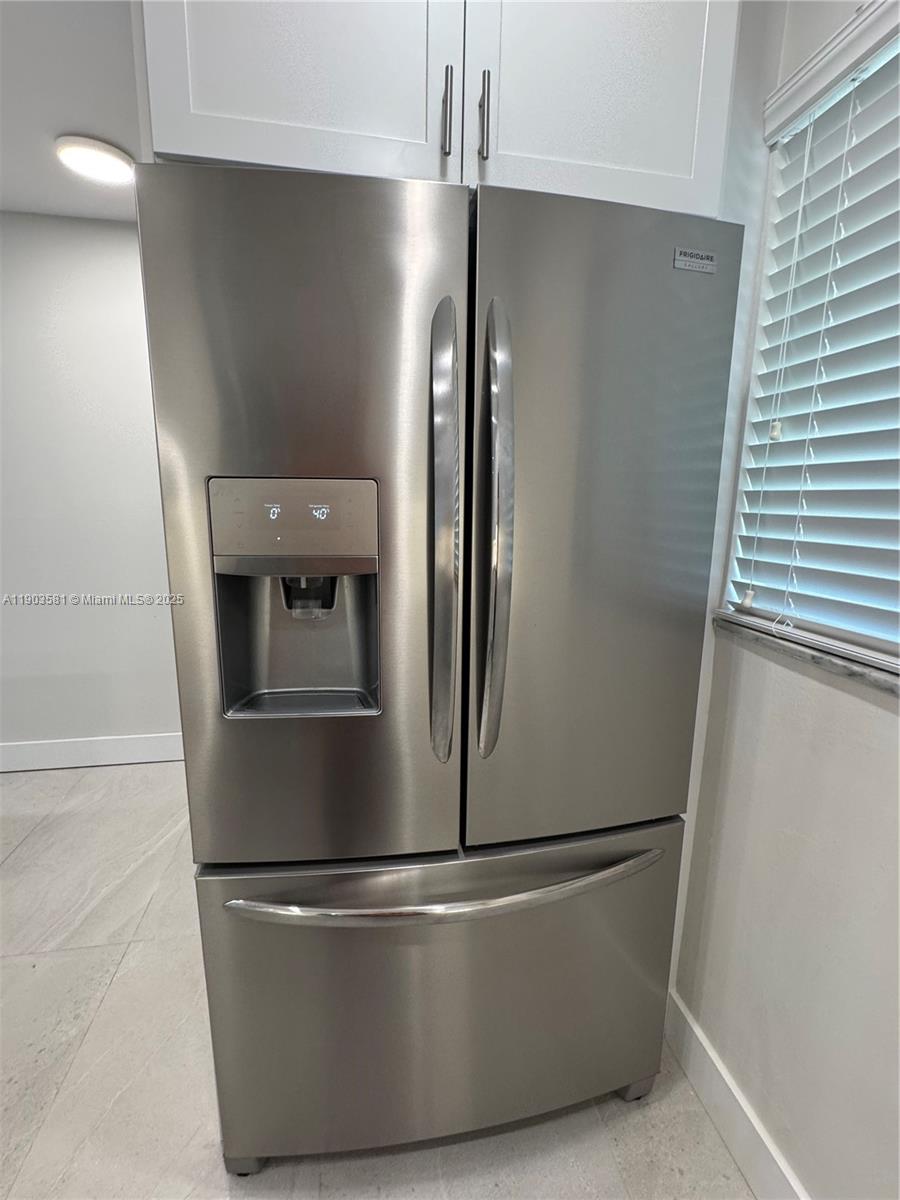 VILLAGE OF KINGS CREEK CO - Residential Lease