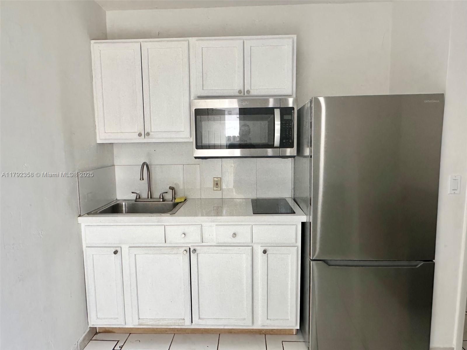 Rental Property at 1040 N 73rd Way 2, Hollywood, Broward County, Florida - Bedrooms: 1 
Bathrooms: 1  - $1,600 MO.