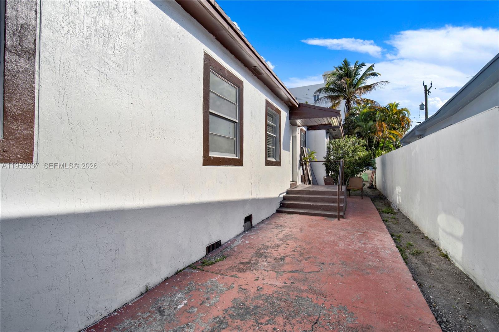 HIALEAH 8TH ADDN - Residential